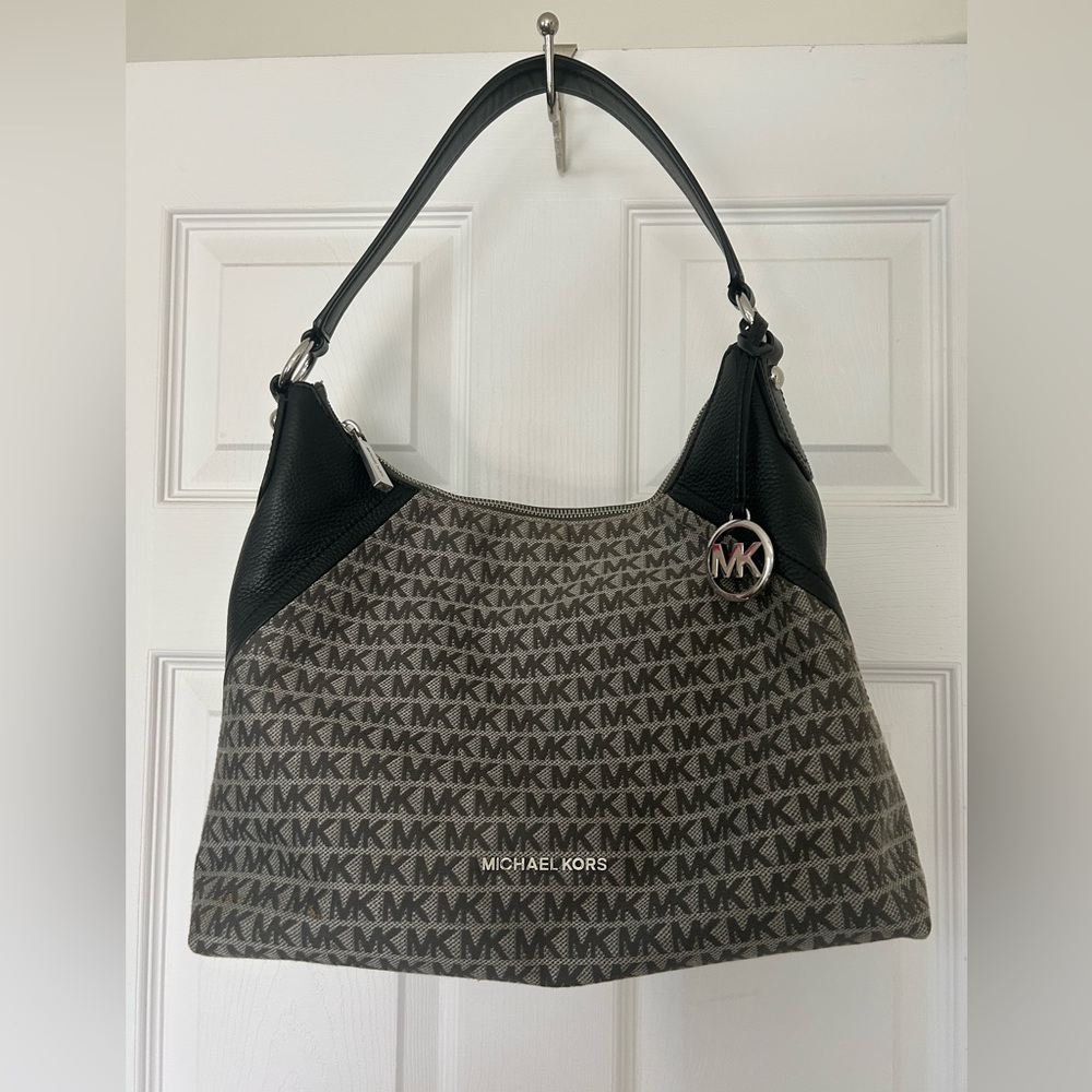 Michael Kors Aria Large Logo Jacquard Shoulder - Silver